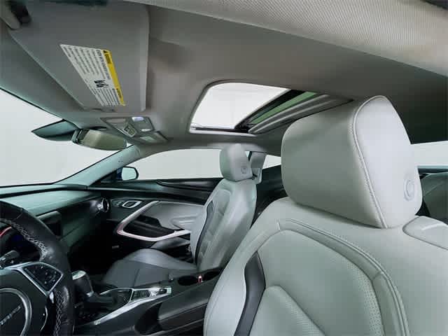 2019 Chevrolet Camaro 1LT photo 9