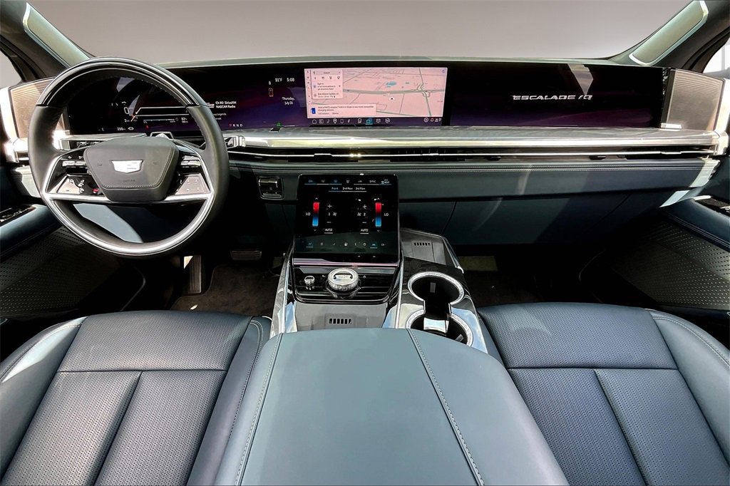 2025 Cadillac Escalade IQ Sport photo 3