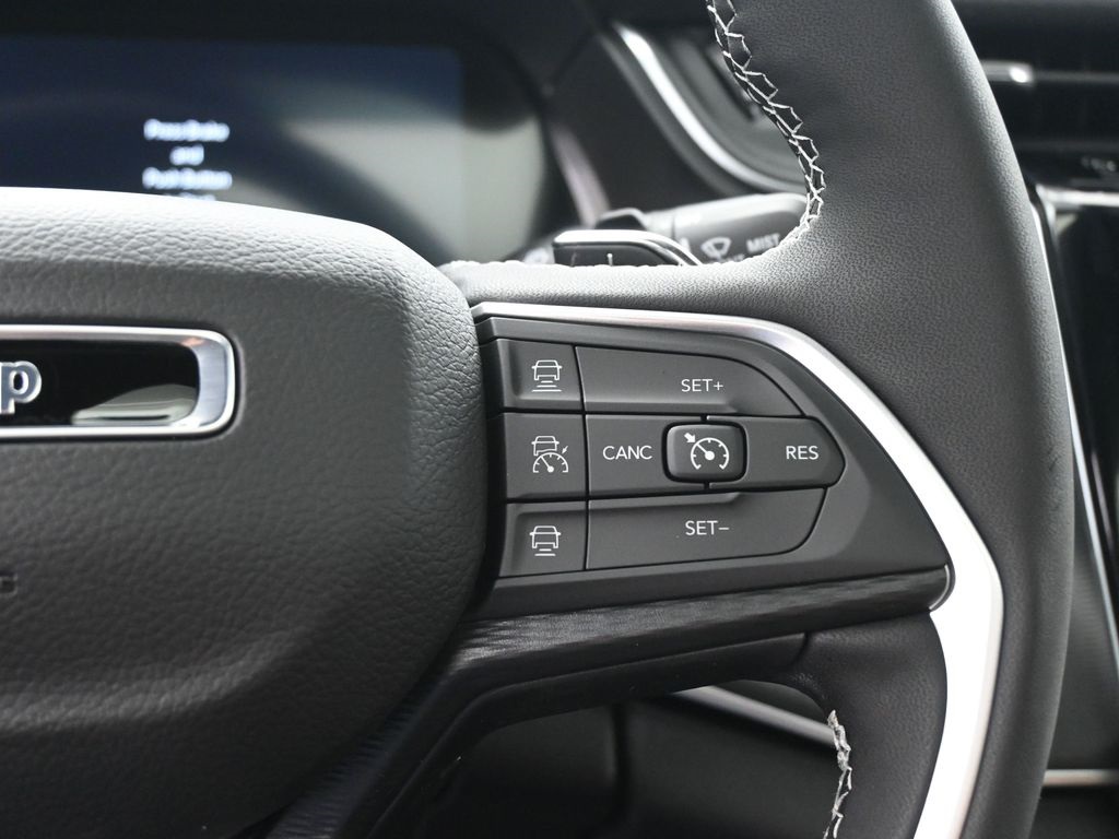2025 Jeep Grand Cherokee Altitude X photo 2