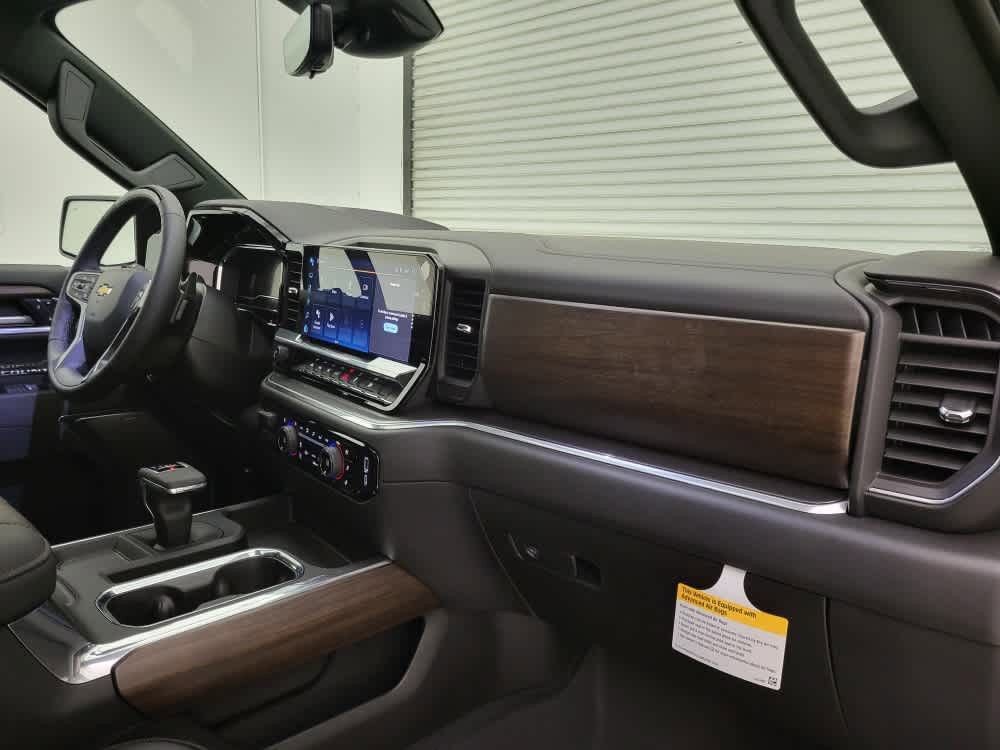 2025 Chevrolet Silverado High Country photo 42