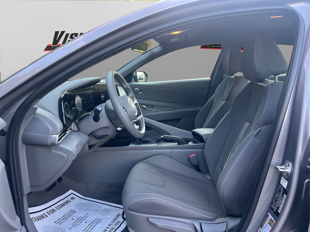 2024 Hyundai Elantra SEL photo 9