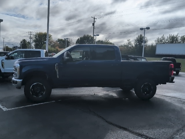 2026 Ford F-250 Lariat photo 2