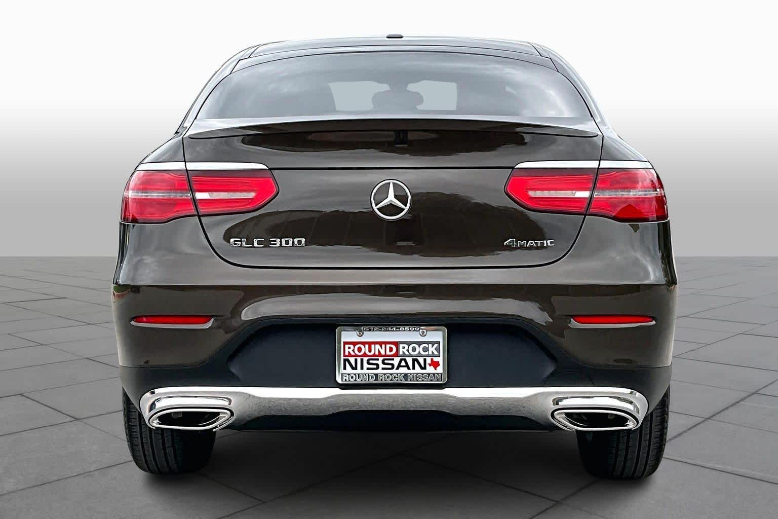 2017 Mercedes Benz GLC 300 4MATIC photo 4