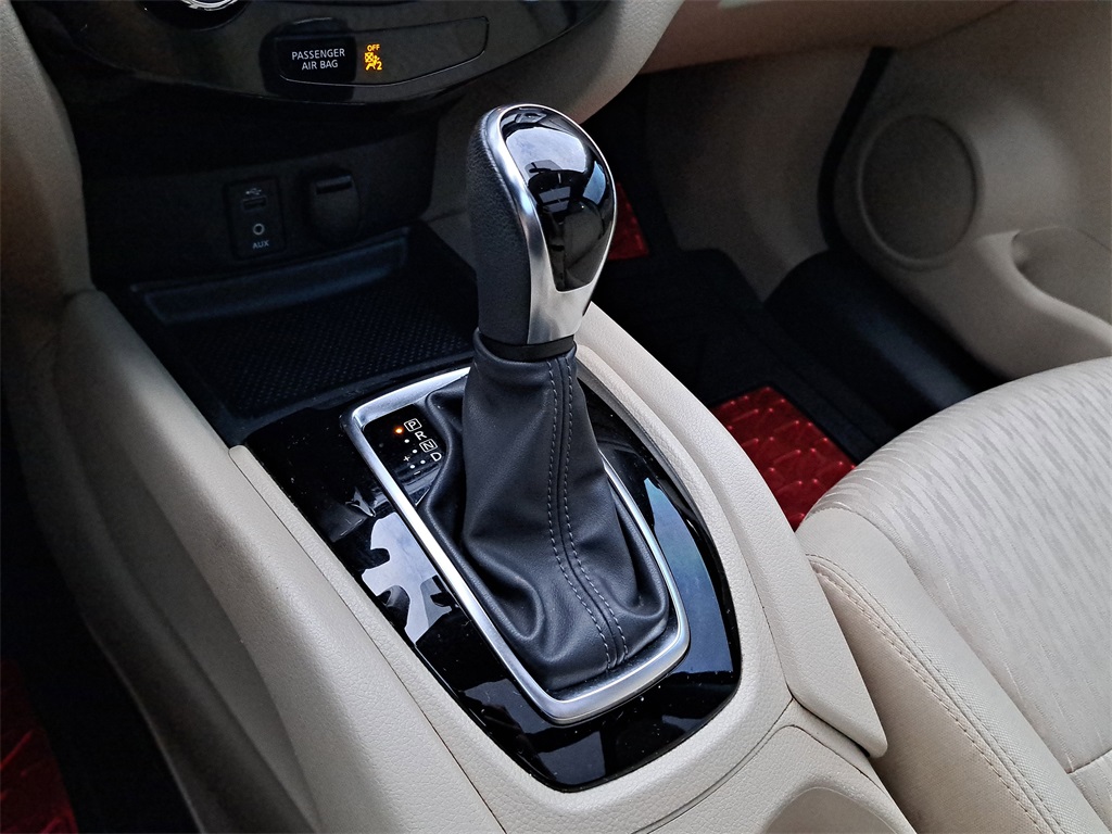 2017 Nissan Rogue SV photo 29