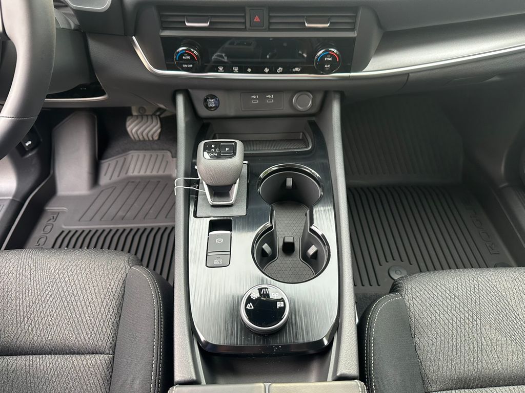 2026 Nissan Rogue SV photo 17