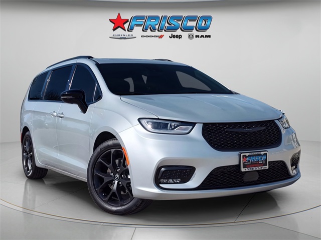 2026 Chrysler Pacifica Limited's photo