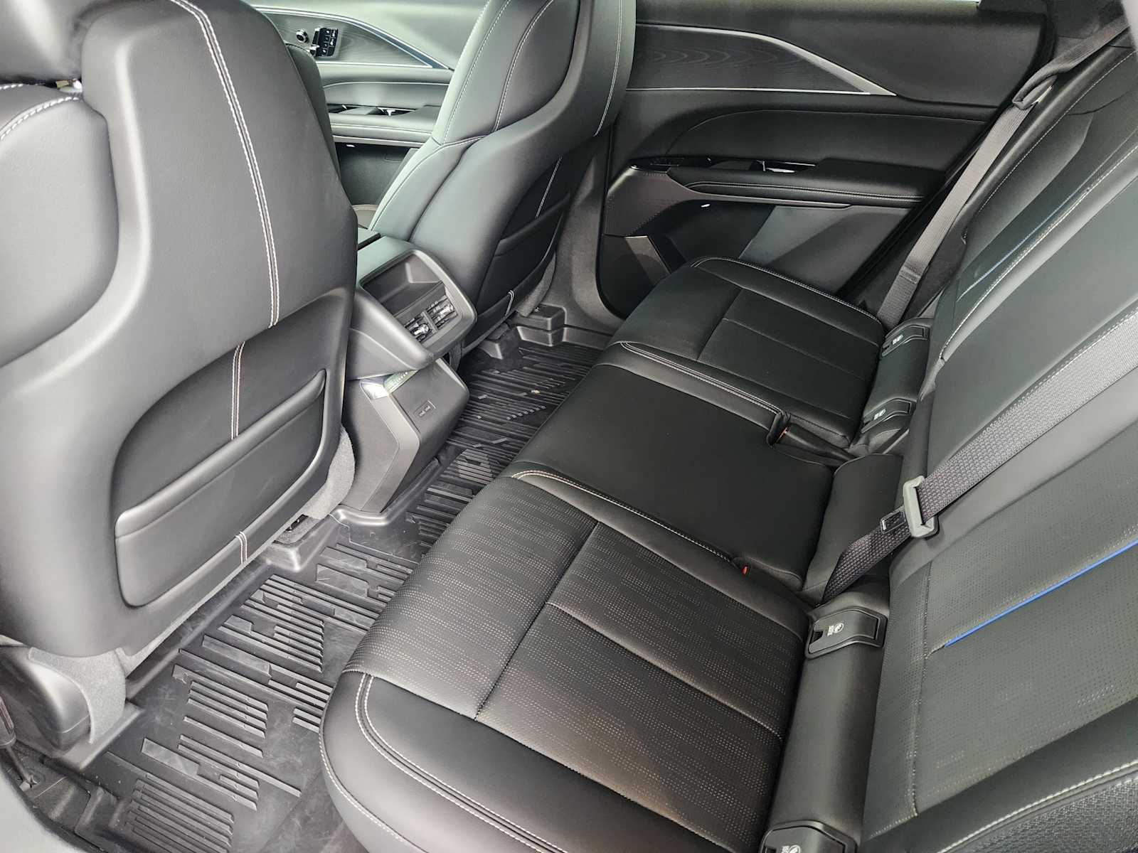 2025 Cadillac Lyriq Luxury photo 19