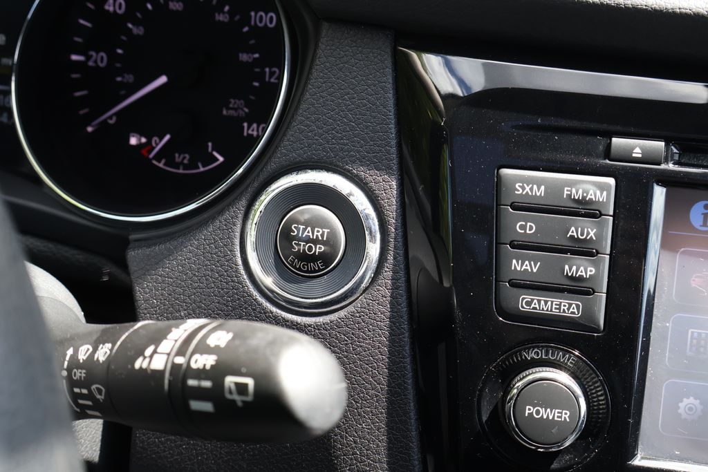 2016 Nissan Rogue SV photo 20