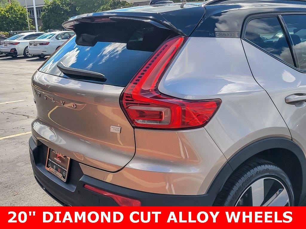 2023 VOLVO XC40 - Image 3