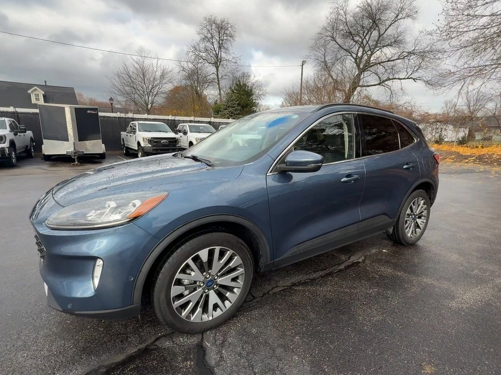 2020 Ford Escape Titanium photo 3