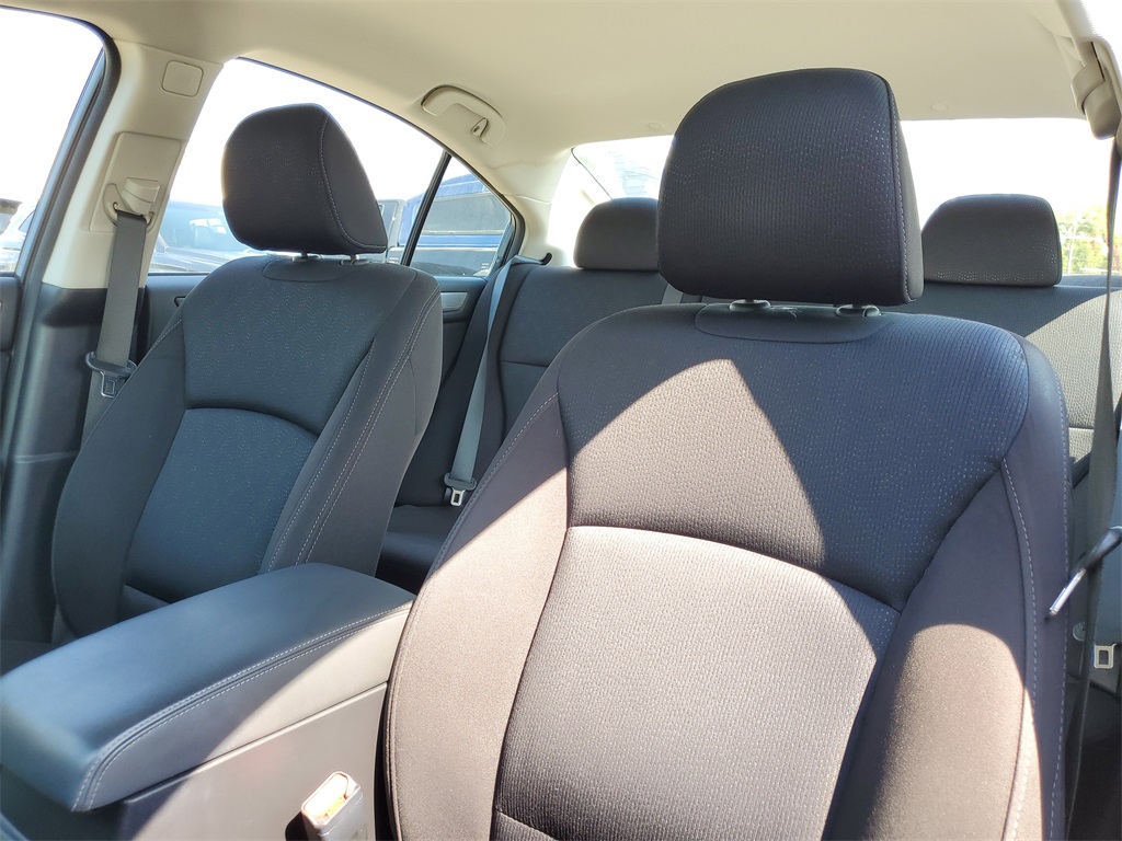 2017 Subaru Legacy 2.5i Premium photo 10