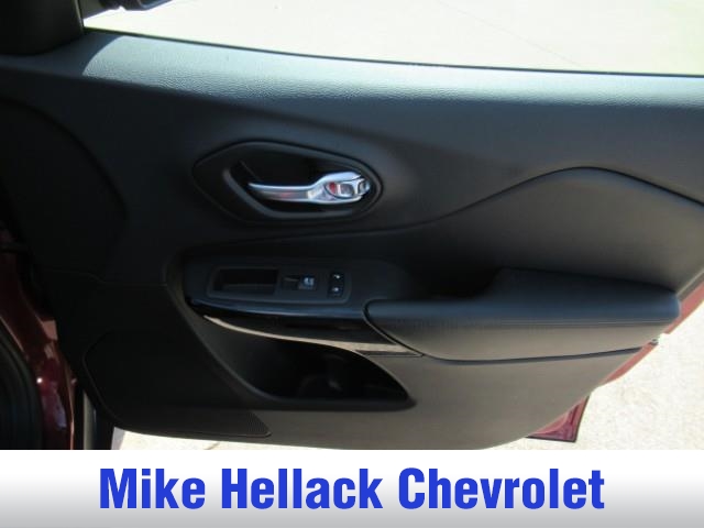 2021 Jeep Cherokee Altitude photo 11