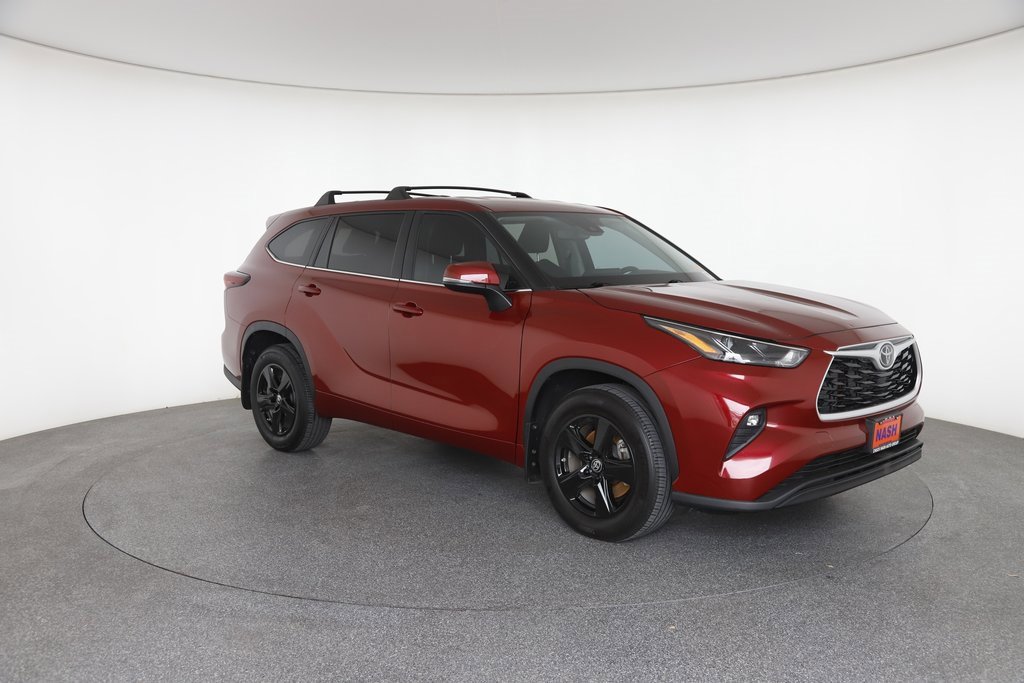 2024 Toyota Highlander LE's photo