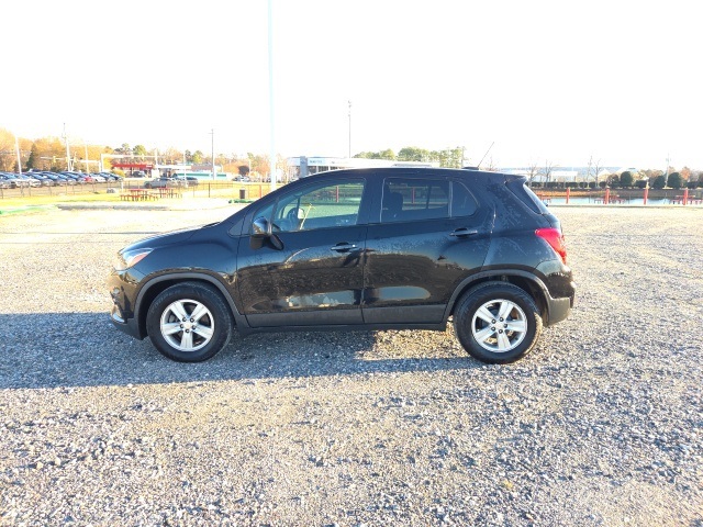 2020 Chevrolet Trax LS photo 2