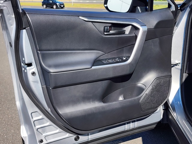 2025 Toyota RAV4 LE photo 11