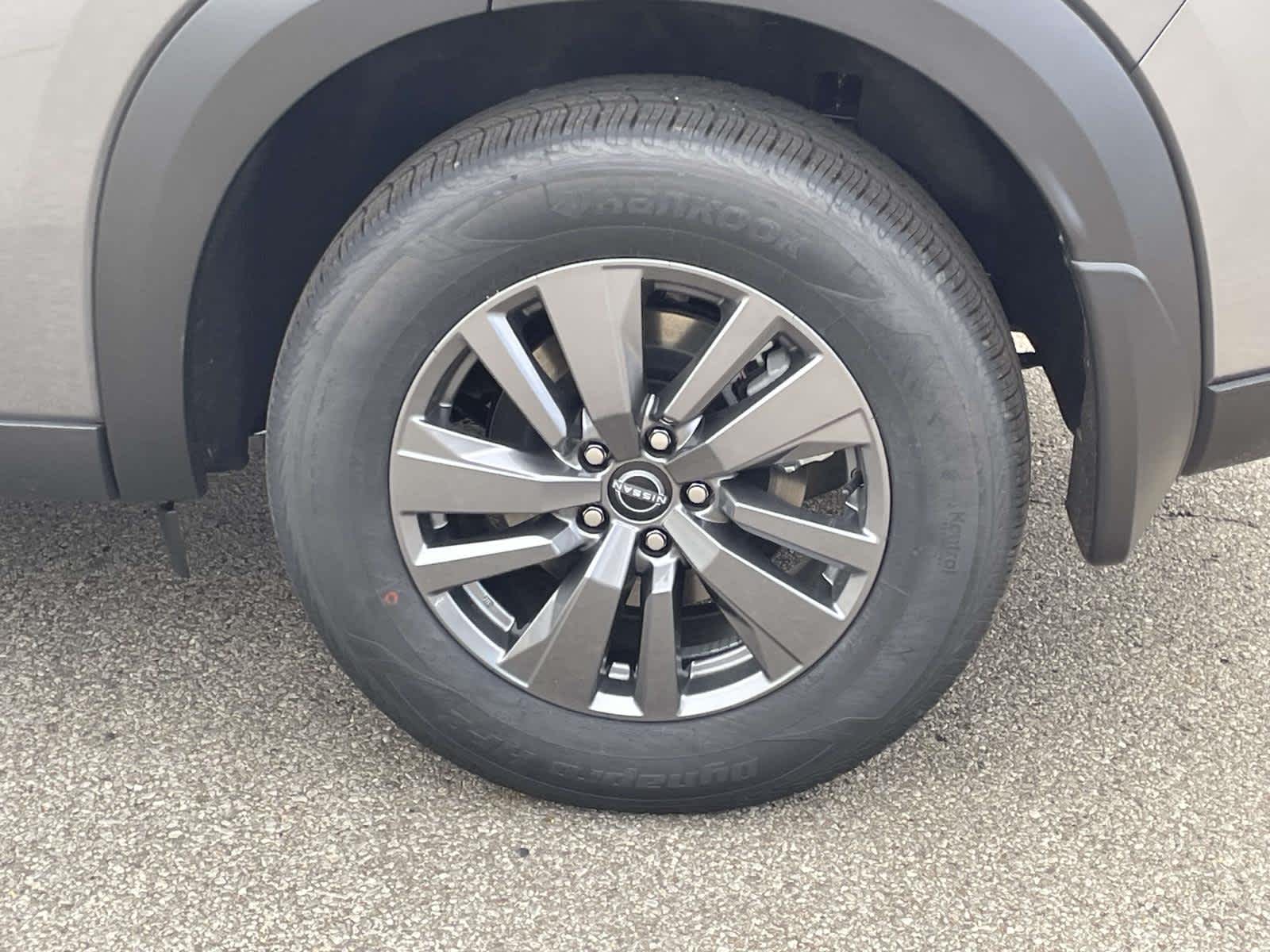 2025 Nissan Pathfinder S photo 11