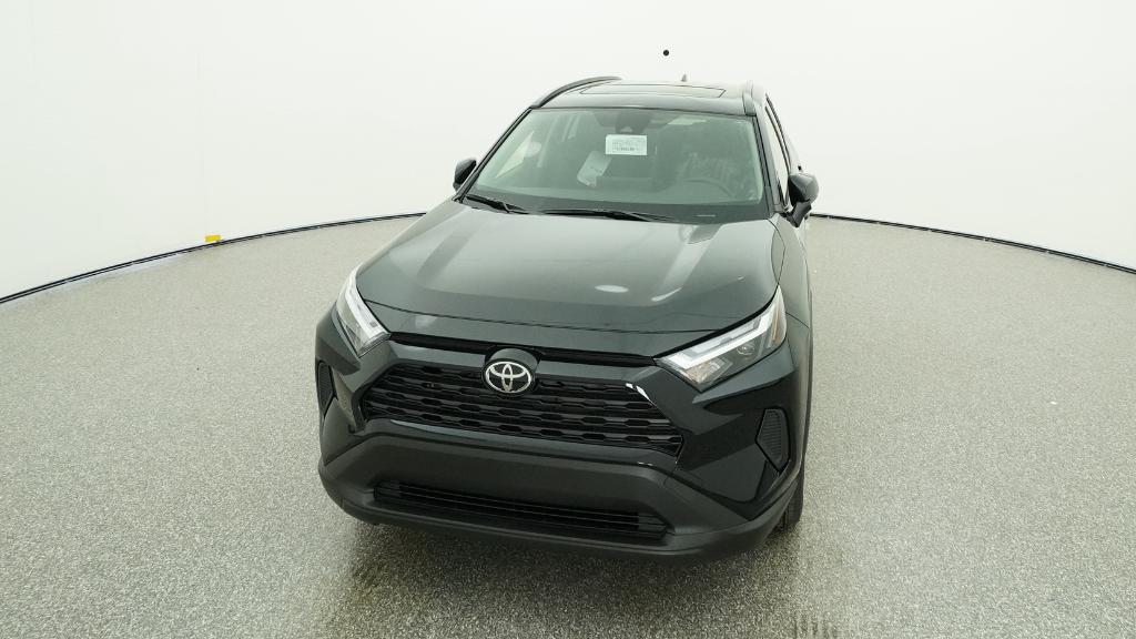 2025 Toyota RAV4 Hybrid XLE photo 2