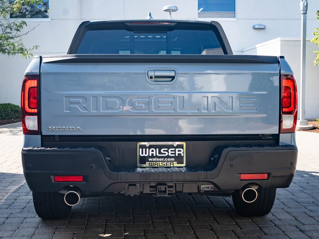 2024 Honda Ridgeline Black Edition photo 3