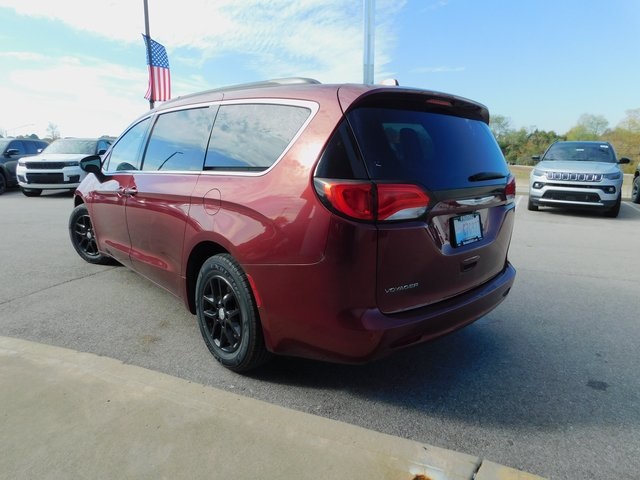 2020 Chrysler Voyager LXi photo 2