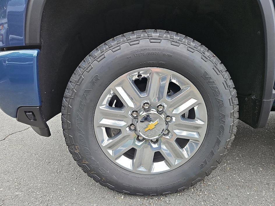 2025 Chevrolet Silverado 2500HD High Country photo 9