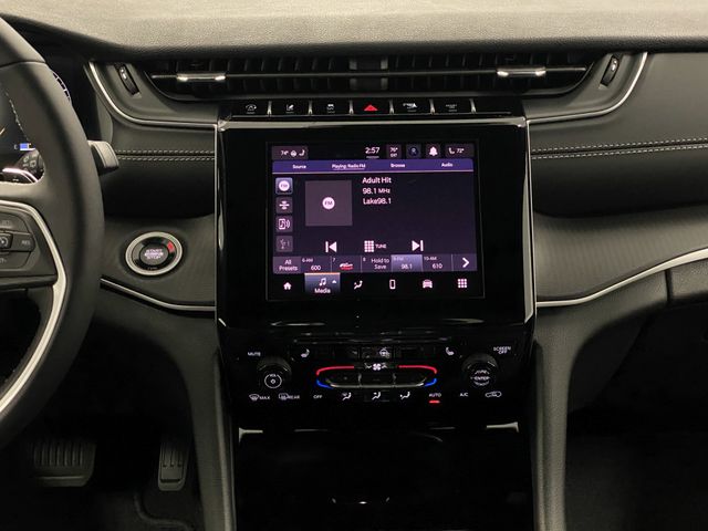 2025 Jeep Grand Cherokee Altitude photo 8