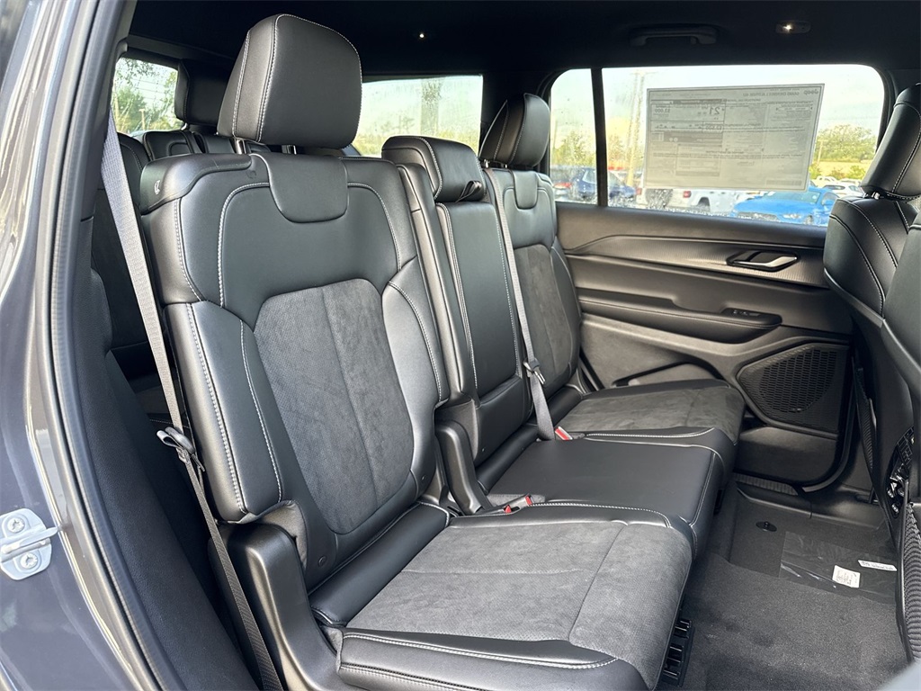2025 Jeep Grand Cherokee Altitude photo 22