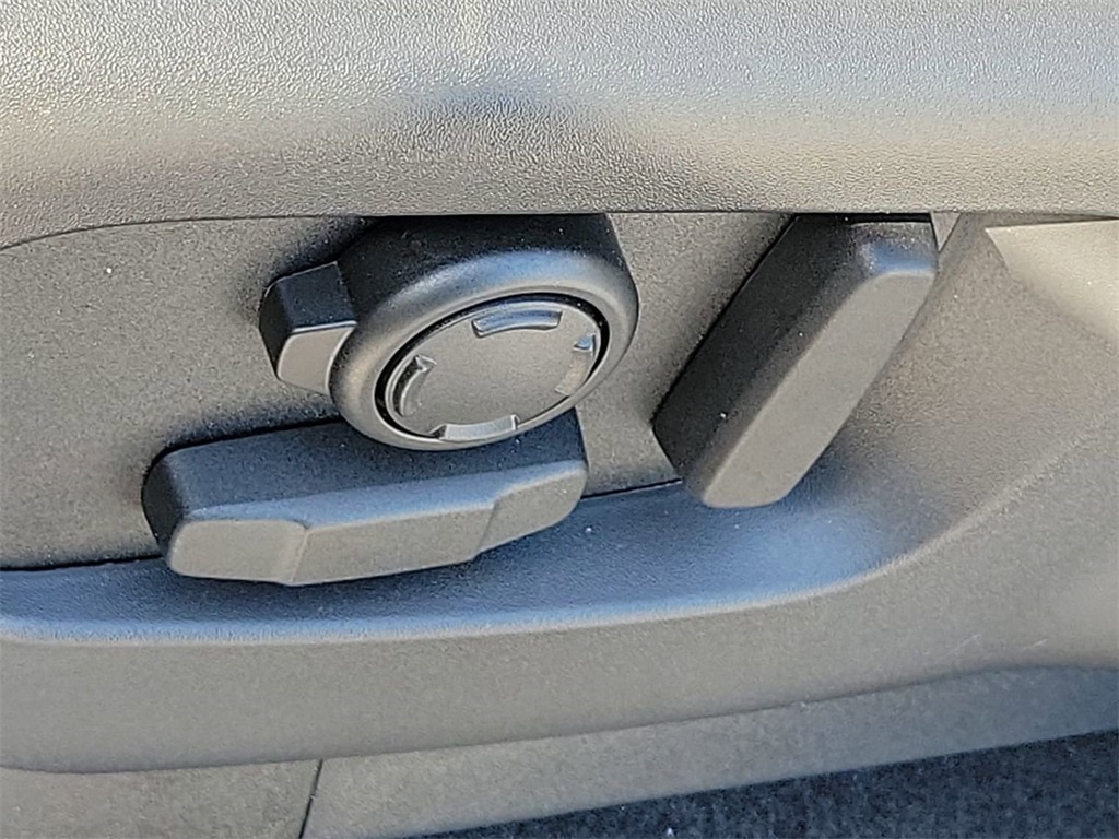 2025 Land Rover Discovery S photo 25