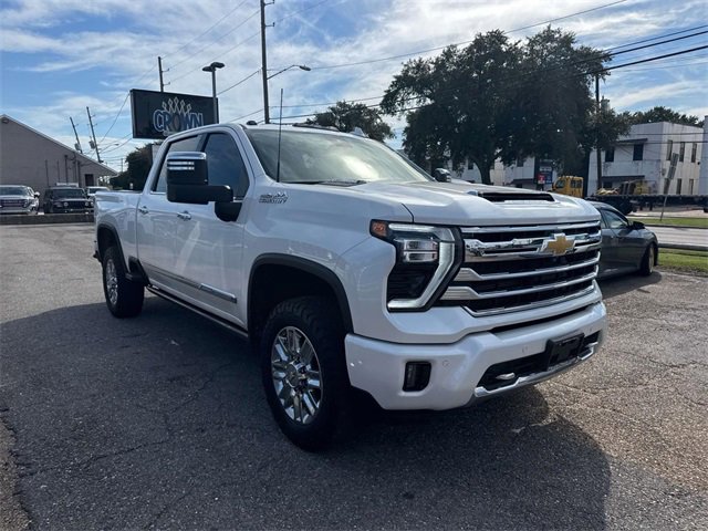 2024 Chevrolet Silverado 2500HD High Country Sport photo 3