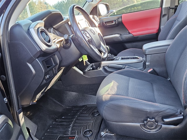 2017 Toyota Tacoma SR5 photo 4