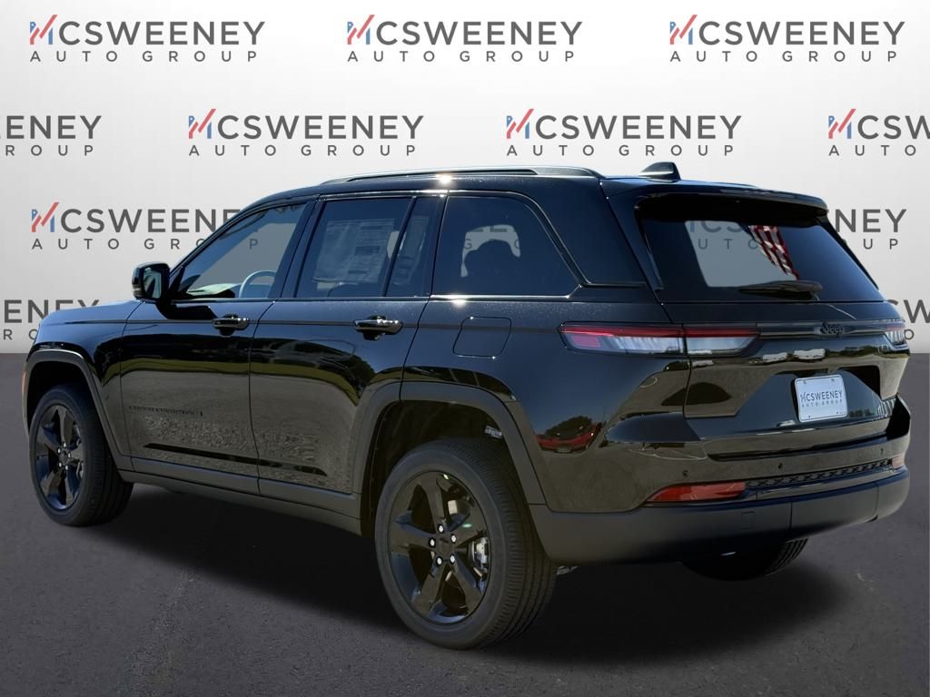 2025 Jeep Grand Cherokee Altitude photo 3