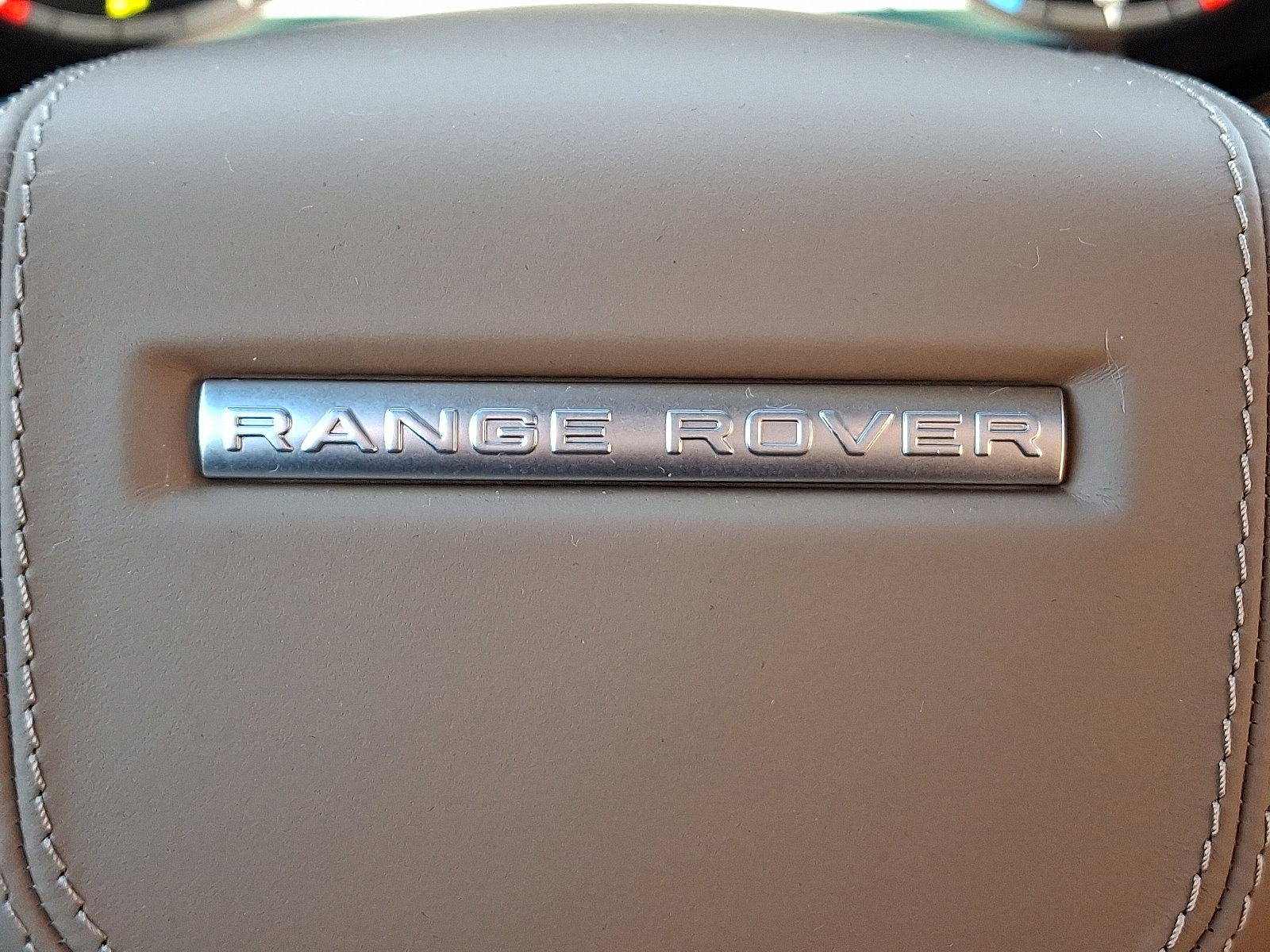 2025 Land Rover Range Rover Sport SE photo 18