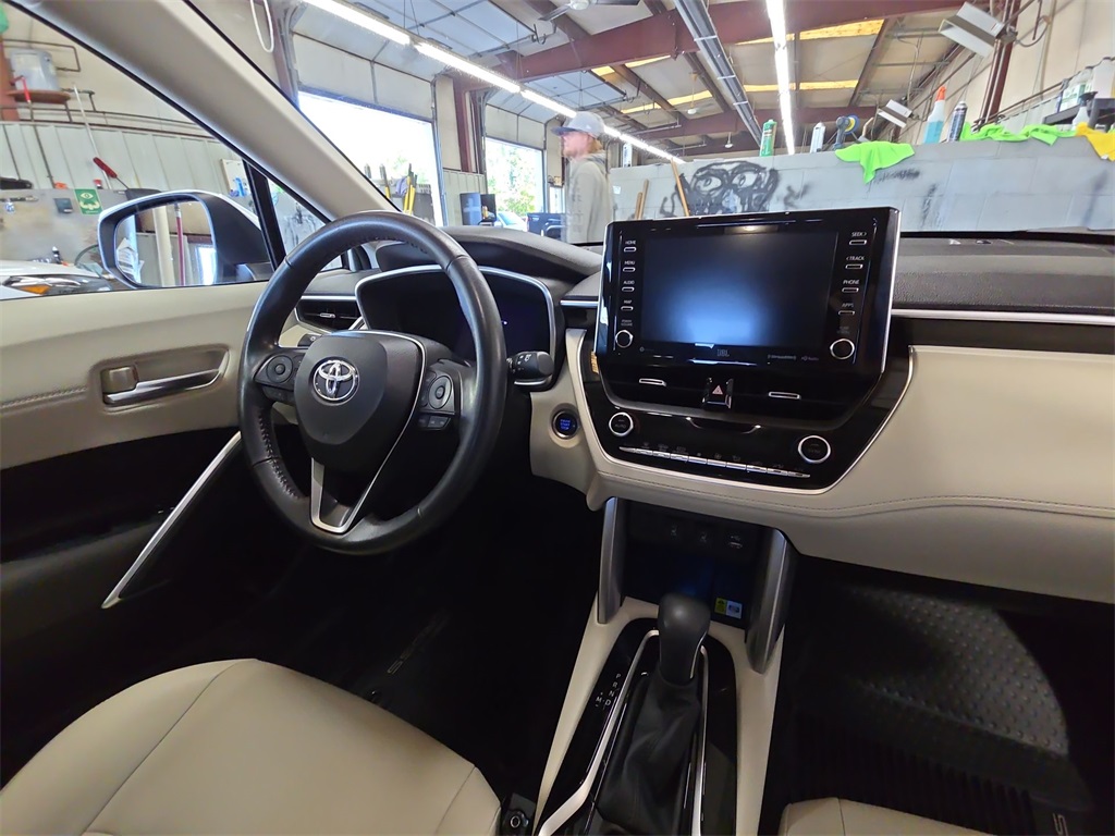 2022 Toyota Corolla Cross XLE photo 10