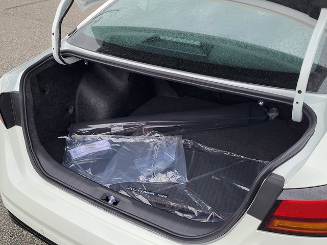 2025 Nissan Altima SR photo 4