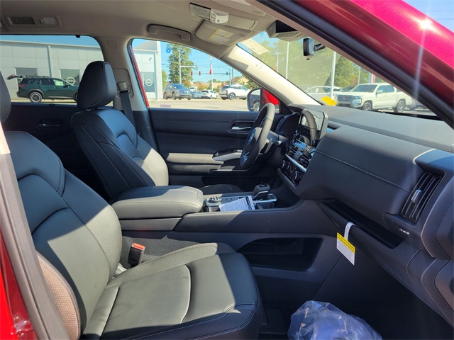 2025 Nissan Pathfinder SL photo 17