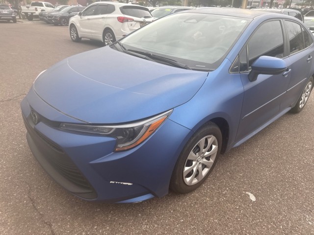 Used 2023  Toyota LE image 3