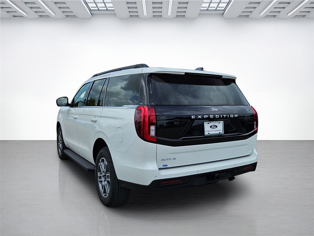 2025 Ford Expedition photo 4