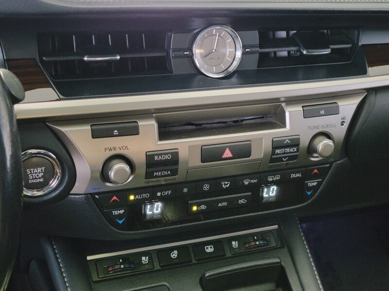 2016 Lexus ES 350 photo 23