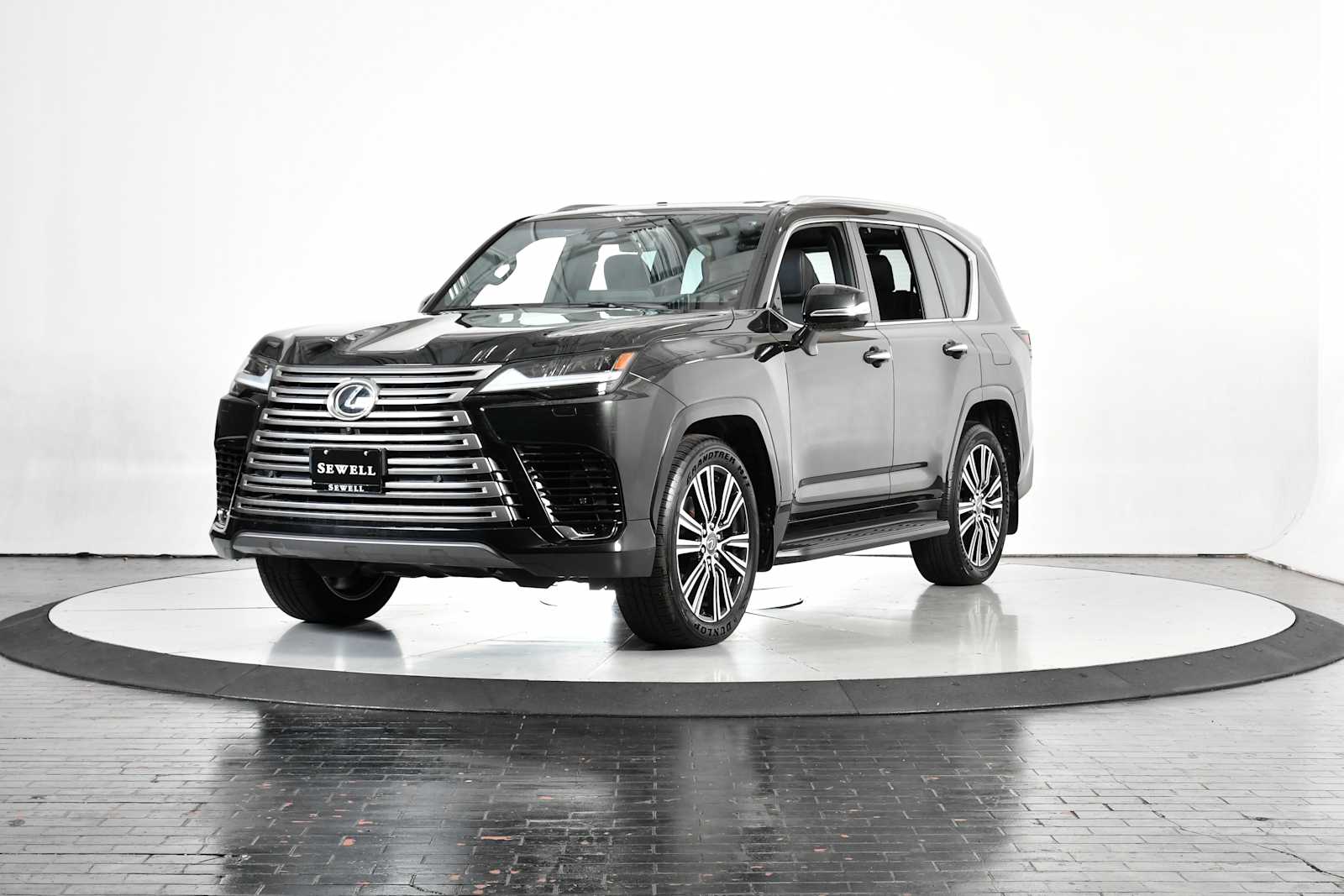 2025 Lexus LX Luxury's photo