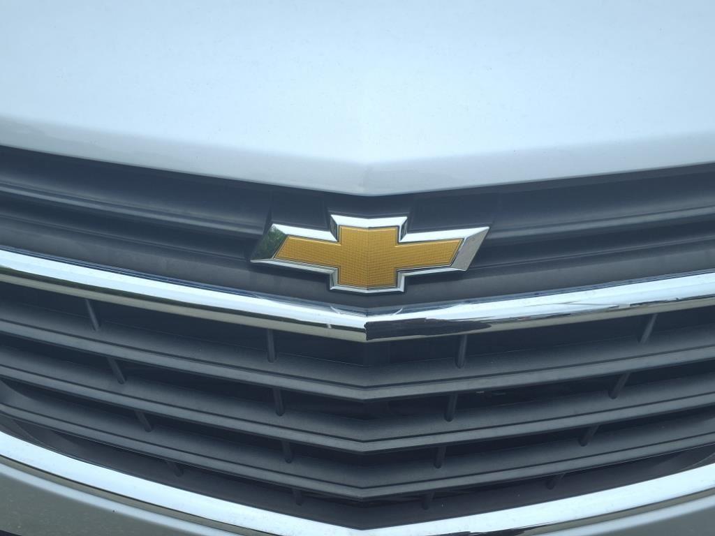 2021 Chevrolet Equinox LT photo 2