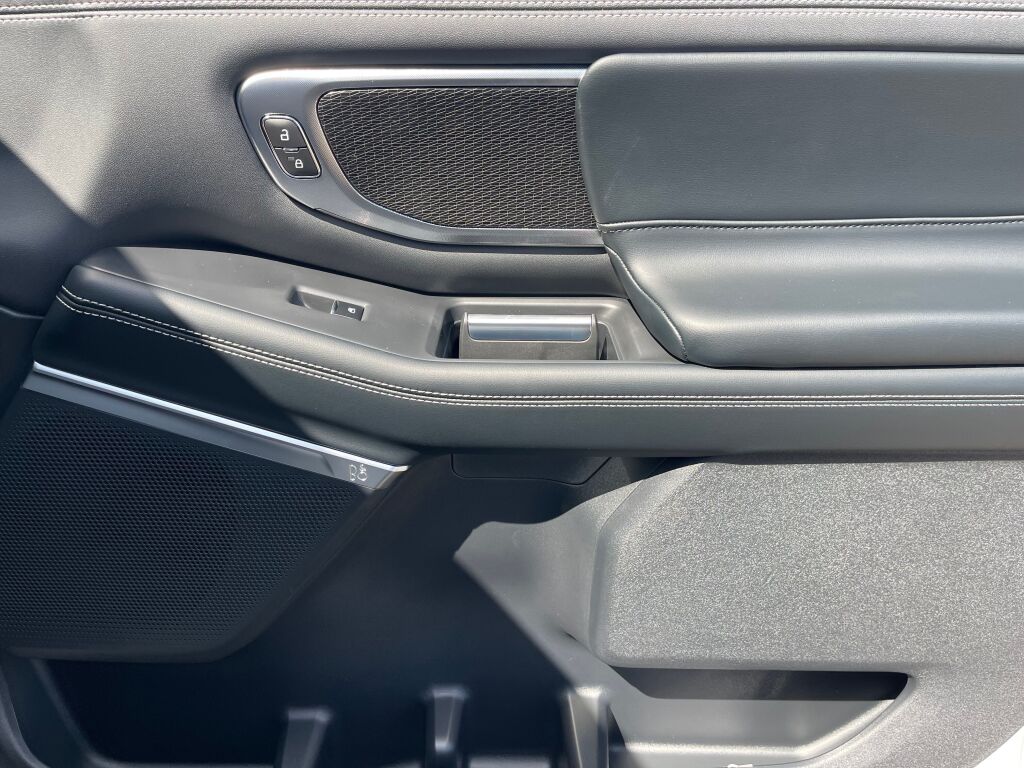 2025 Ford Expedition Platinum MAX photo 16
