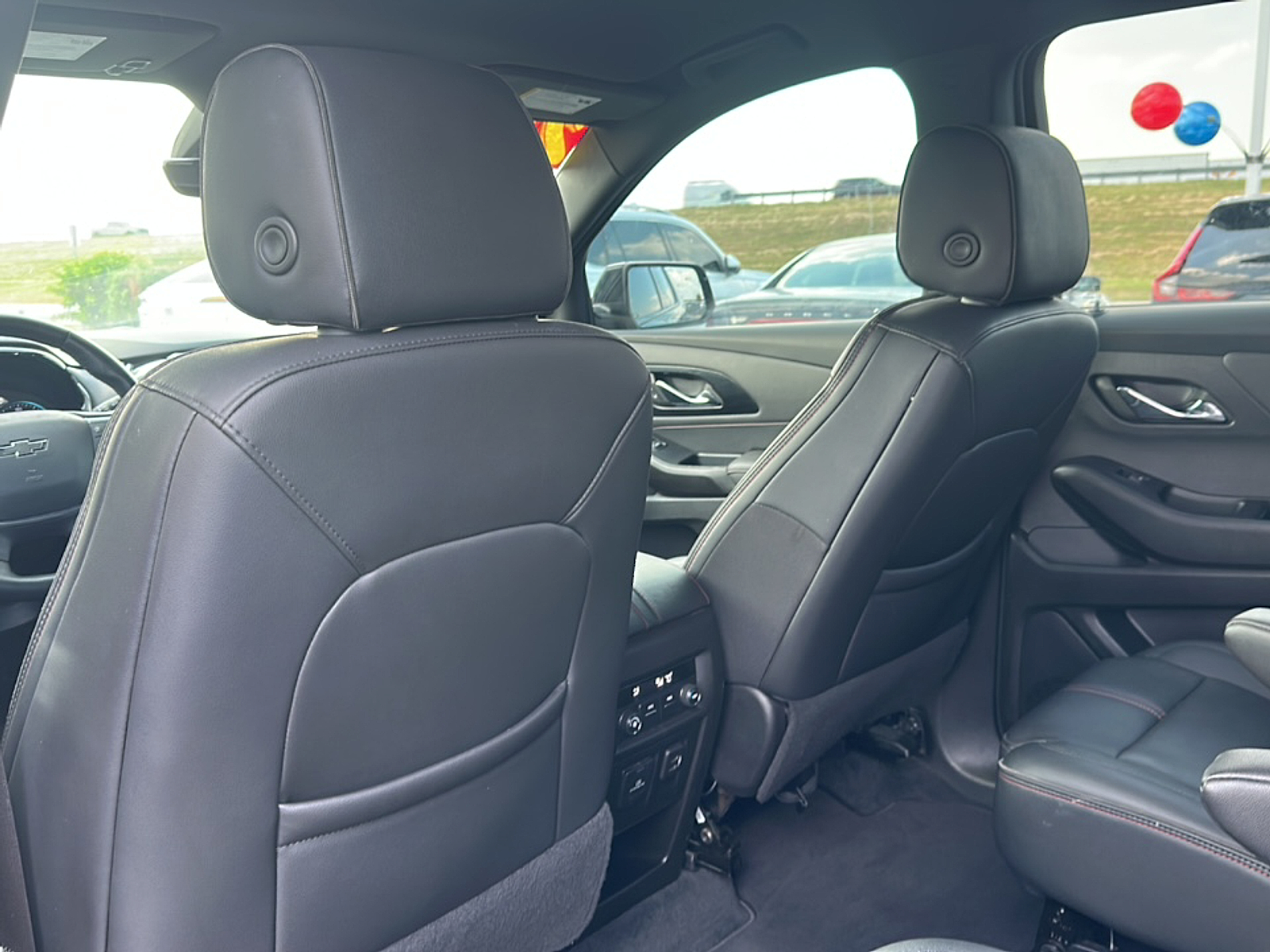 2023 Chevrolet Traverse RS photo 2