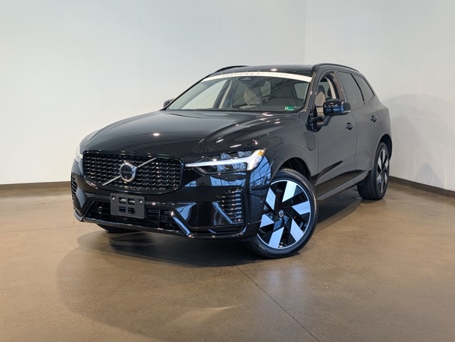 2024 Volvo XC60 Plus's photo
