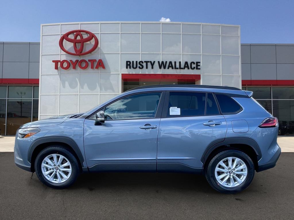 2026 Toyota Corolla Cross LE's photo