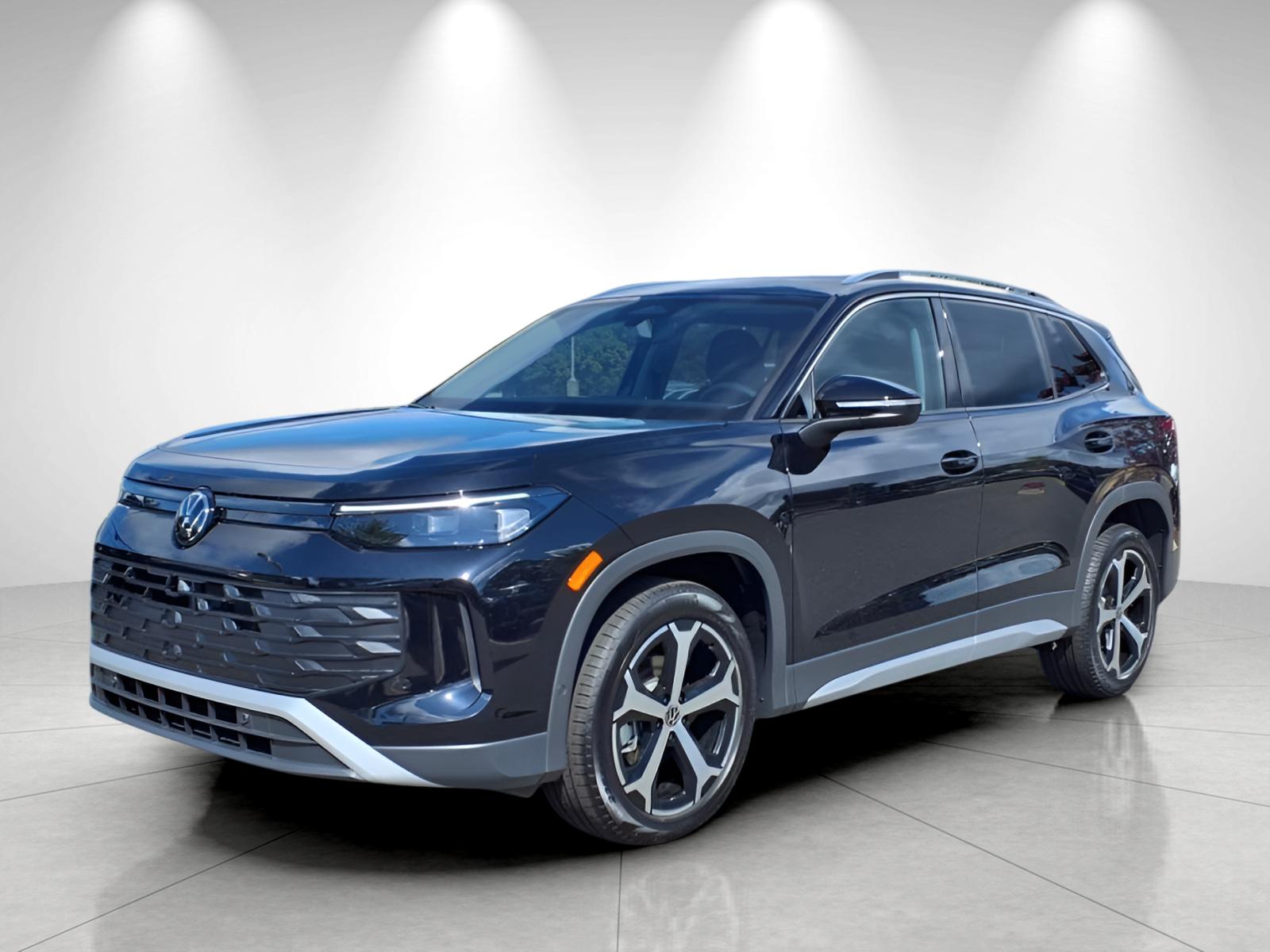 2025 Volkswagen Tiguan SE's photo