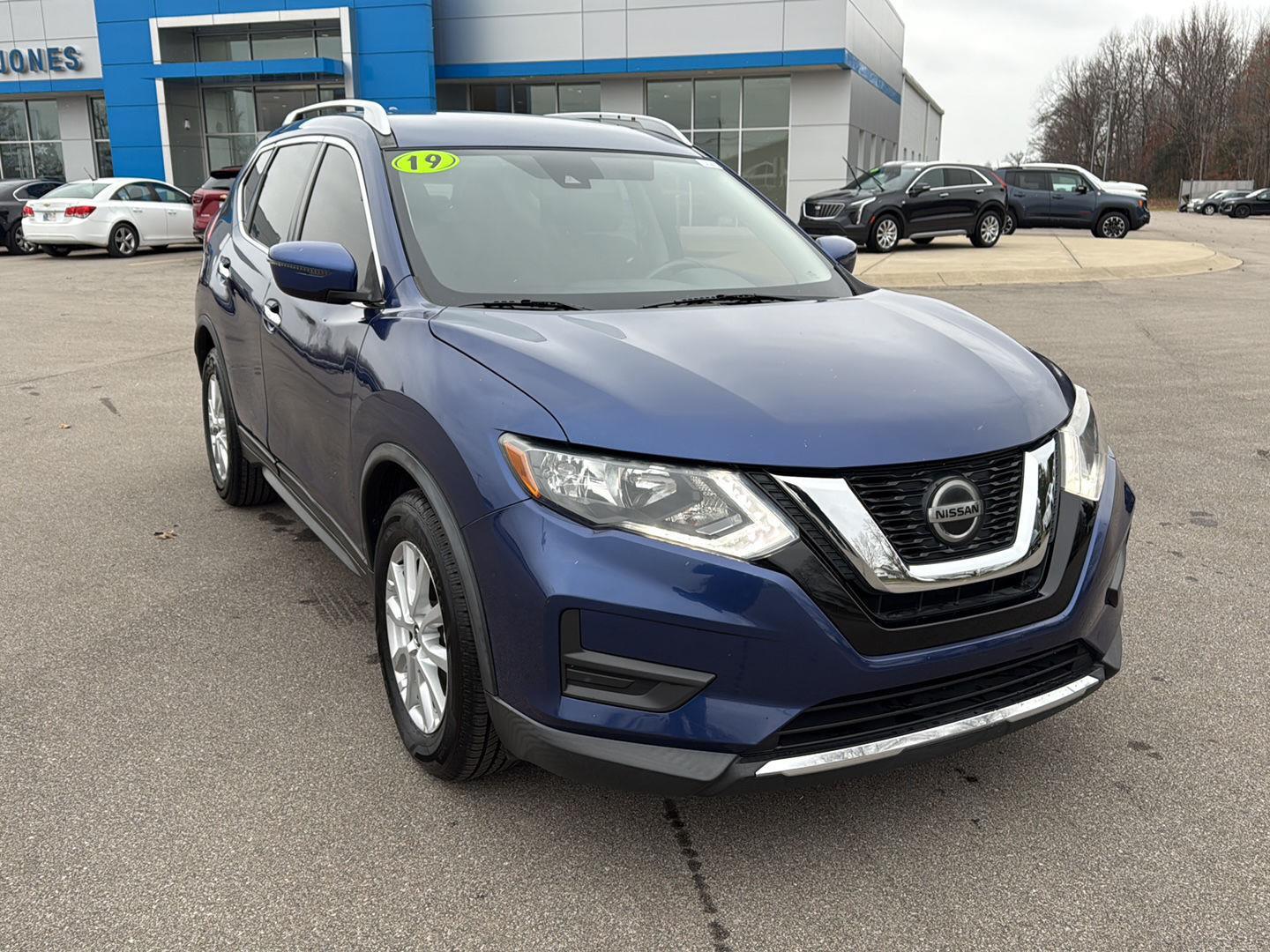 Used 2019 Nissan Rogue SV with VIN KNMAT2MTXKP554765 for sale in Scottsburg, IN