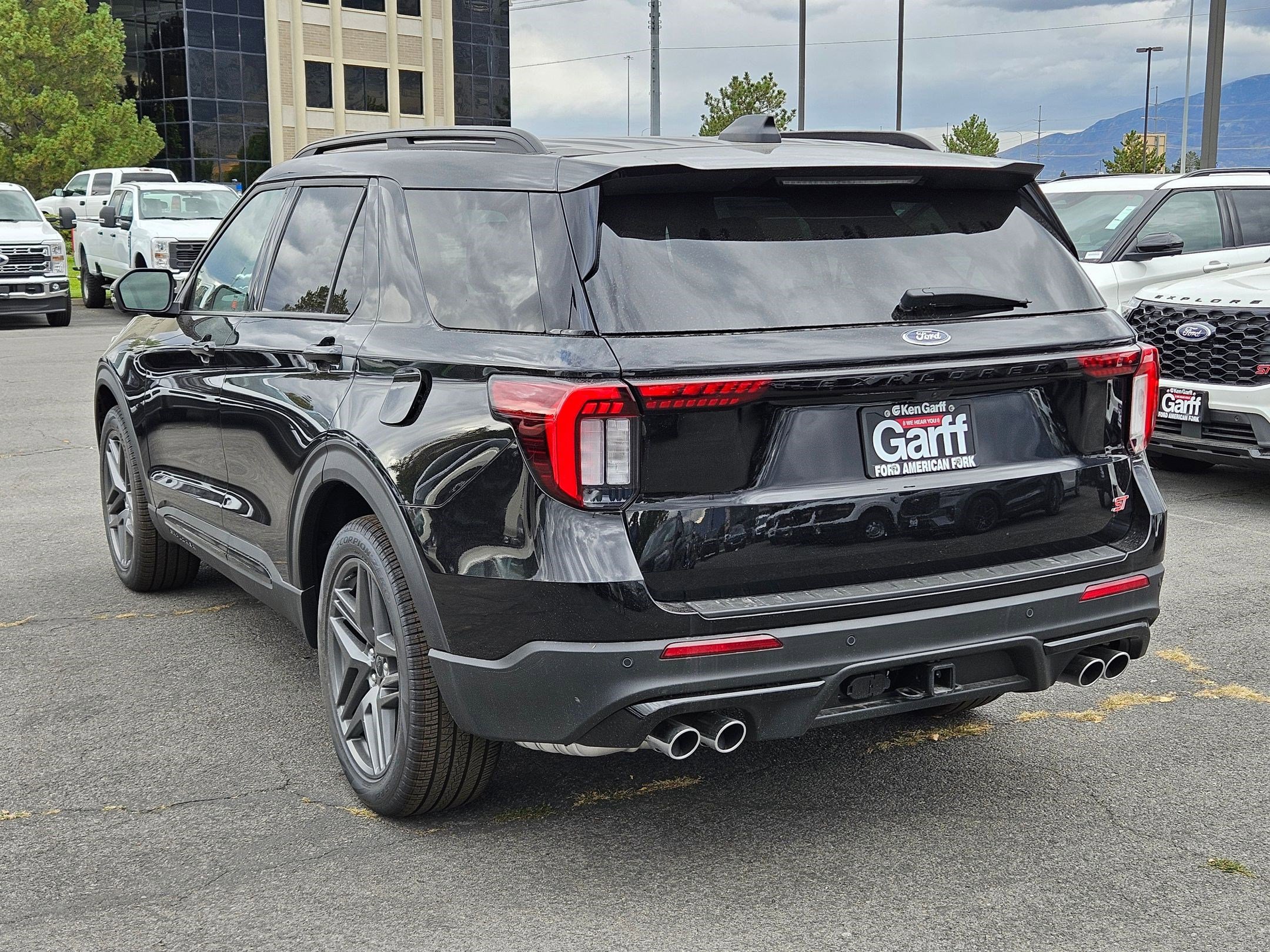 2025 Ford Explorer ST photo 4