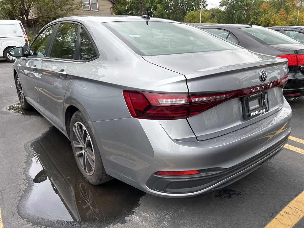 2025 Volkswagen Jetta 1.5T Sport photo 5