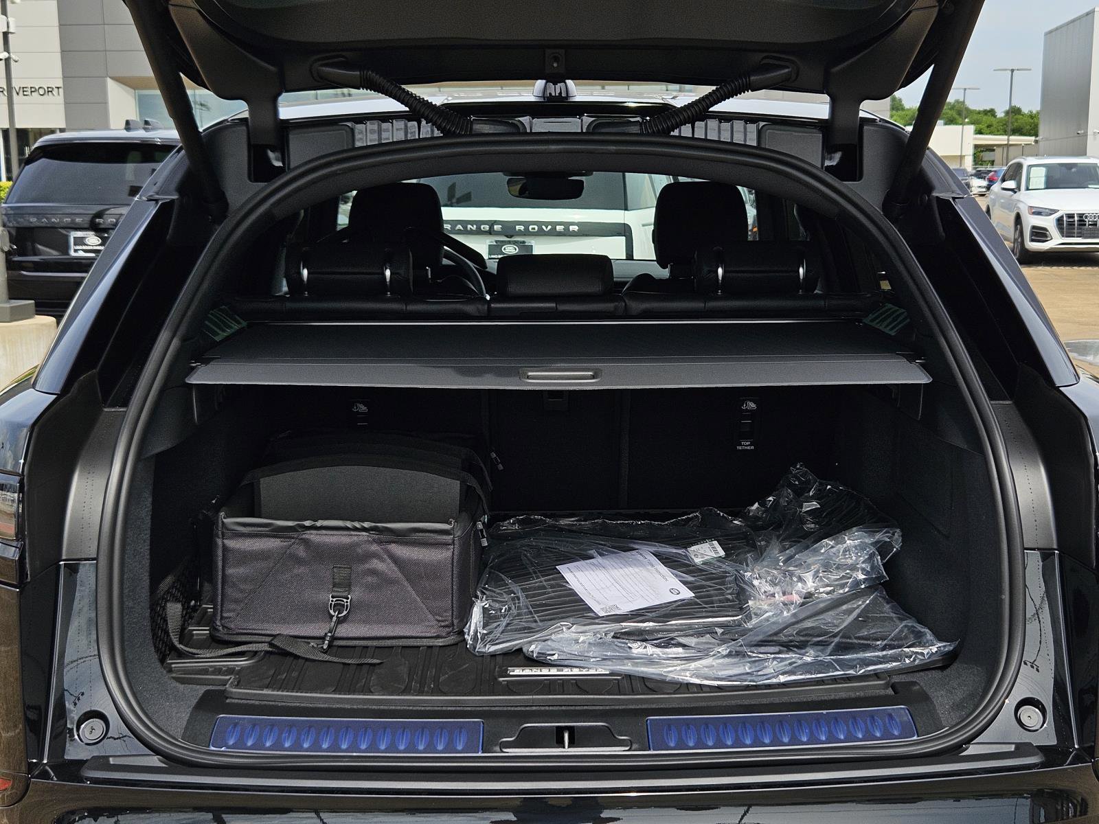 2026 Land Rover Range Rover Velar SE photo 11