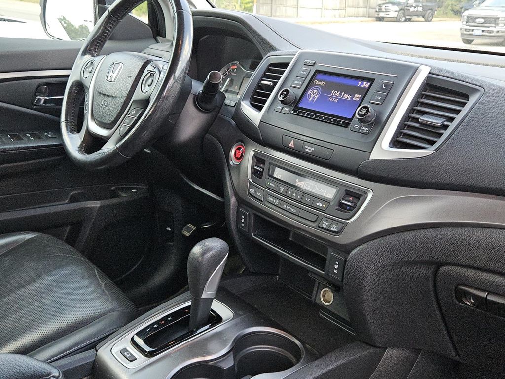 2017 Honda Ridgeline RTL photo 24