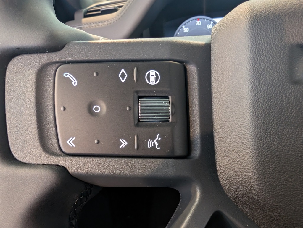 2025 Land Rover Defender 90 X-Dynamic SE photo 15